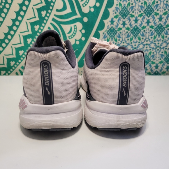 Brooks Shoes Brooks Launch 8 Gts Womens Size 1 B Pink Gray Road Running Shoes 123461b653